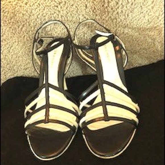 Authentic Giorgio Armani Peep Toe - Picture 1 of 5